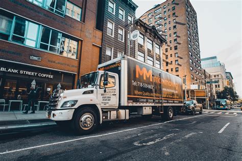 Long distance moving from New York to Florida .